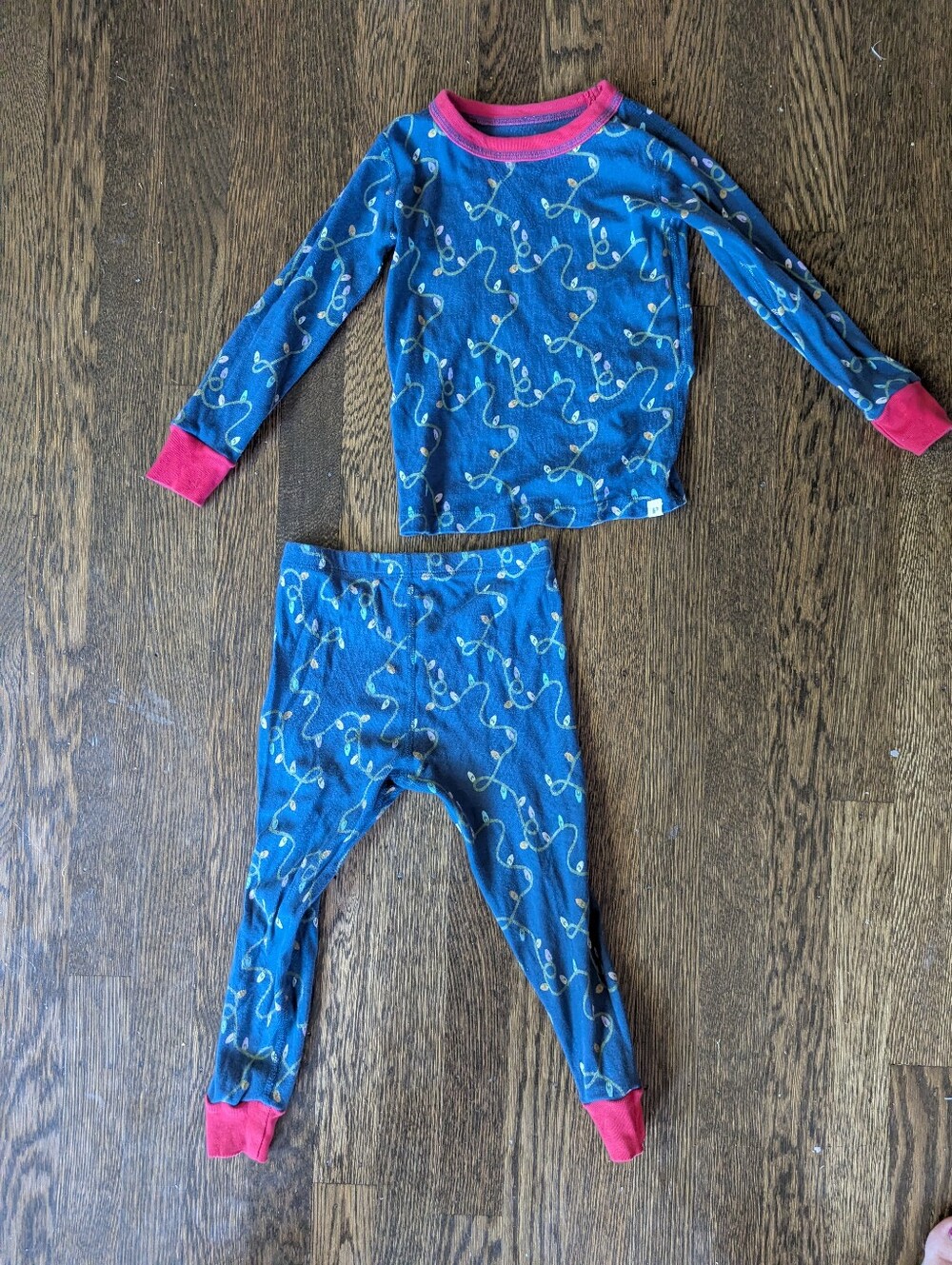 Pact Organic navy holiday lights dream big pajamas, 3T EUC holiday!